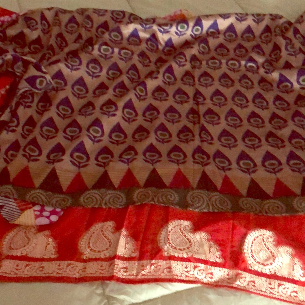Darn goodyarn wrap reverse silk skirt .Never worn.